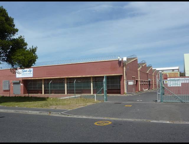 1,115M² FACTORY TO LET IN LANSDOWNE